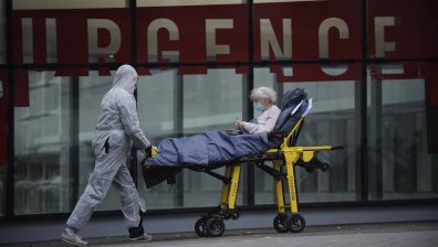 Лекари в Париж: Работим в ситуация на бедствие, не можем да мълчим