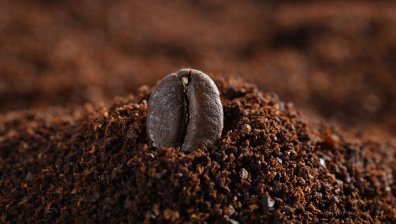 Български учени създават батерия от утайка от кафе (ВИДЕО)