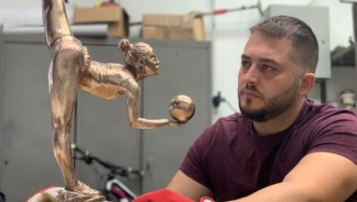 Красотата и грацията на българските гимнастички в ръцете на скулптора Александър Давидов
