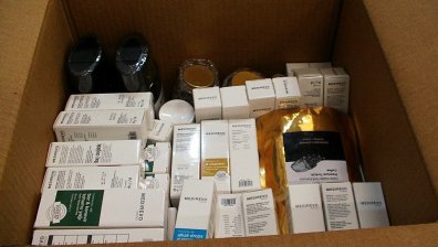 Задържаха контрабандни хранителни добавки и козметични продукти за над 60 хил. лв.