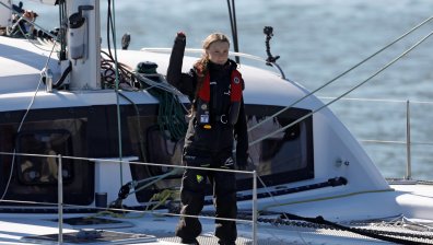 Грета Тунберг акостира на португалски бряг