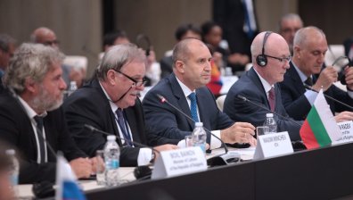 Радев: Разрушителният ефект на информацията може да е по-голям от този на бомбите