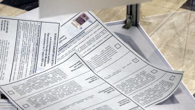 Затвор за жена в Русия, написала на бюлетина "не на войната"