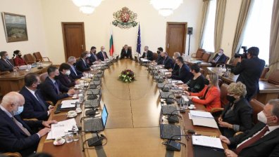 На изпроводяк: Служебният кабинет налива 82 млн. лв. в банка в Москва