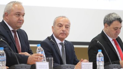Премиерът Донев и министър Демерджиев се заканиха да сложат край на безумието на пътя