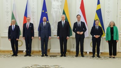 Денков във Вилнюс: ЕС трябва да подкрепя Украйна и нейната отбранителна индустрия