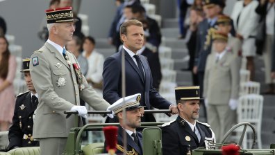 Бивши генерали: Франция е в опасност, ислямизмът и ордите от предградията ни водят до разруха