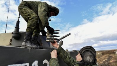 Русия опитва да превземе Харков, докато Украйна чака помощ от САЩ