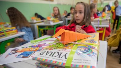 Разочаровани ученици бяха стандартно в клас след късната заповед на Васил Терзиев
