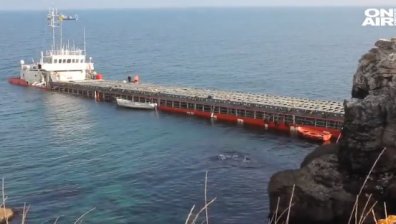 Времето е подходящо, започва разтоварването на "Vera Su"