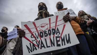 Докато Навални призовава за протести, доверието в Путин бележи спад
