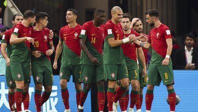 Шапки долу за Бруно Фернандеш, изпрати Португалия на 1/8-финалите