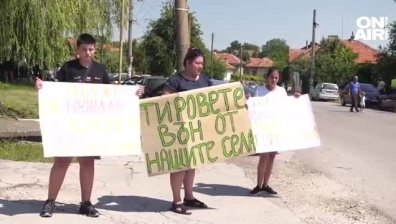 "ТИР-овете вън от нашите села": Девене и Осен искат спешни мерки за интензивния трафик