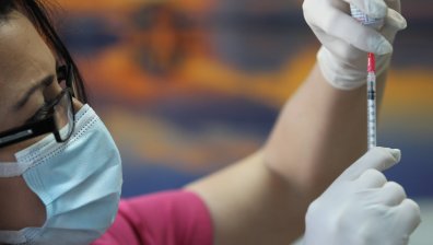 България е последна в ЕС по ваксинирани, на опашката сме и в световен мащаб
