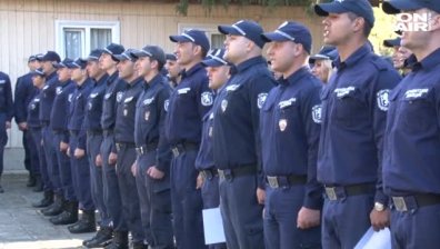 Казанлък се справи с недостига на полицаи: Заклеха се 116 нови стажанти!