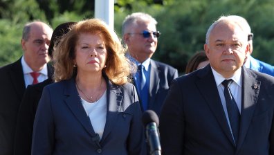 Йотова и Демерджиев поднесоха венци за празника на МВР