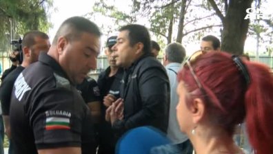 Напрежение в Карнобат! Работници на Миню Стайков нападнаха митничари