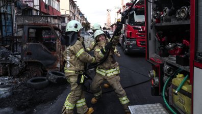 Взрив в Истанбул, най-малко 10 са ранени, а десетки са евакуирани