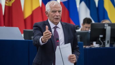 Борел: Каховка е бил унищожен от експлозиви в зона под руски контрол