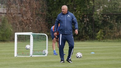 Треньорът на "Левски": Валери Божинов трябва да свали още килограми