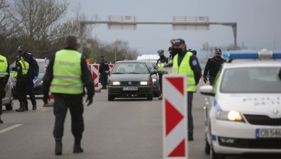 Арестуваха арогантни катаджии, прибирали подкупи от десетки в Русенско