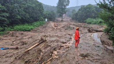 Расте броят на жертвите на проливните дъждове в Южна Корея