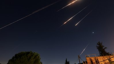 Иран засипа Израел с дъжд от ракети, сирени за въздушна тревога вият в цялата страна