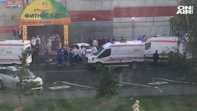 След свада в московско кафене: Мъж прегази група хора