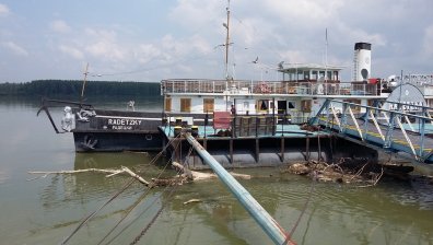 Сигнал в HelpBook: Корабът "Радецки" буренясва и тъне в мизерия
