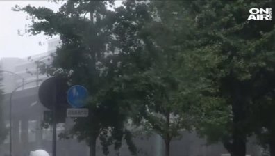 Мощен тайфун удари източната част на Филипините на Коледа