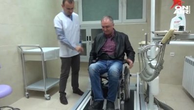 Откриха първия у нас специализиран кабинет за дентално лечение на хора с увреждания