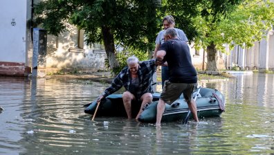 Генератори, филтри за вода, палатки, помпи: ЕС мобилизира помощ за района на "Нова Каховка" (+СНИМКИ)