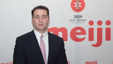 Калоян Махлянов на родна земя, рекламира киселото ни мляко в Япония