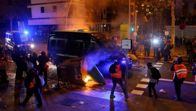 Безредици и поне 50 ранени в Барселона по време на Ел Класико