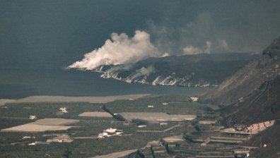 Отвори се нов кратер на вулкана на остров Ла Палма, отмениха полетите