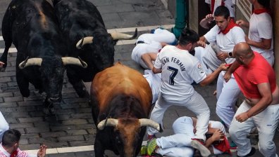 "Сан Фермин" събра хиляди ентусиасти и шест бика, седем души са ранени