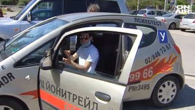 Инструктори препоръчват допълнителни часове при шофьорските курсове