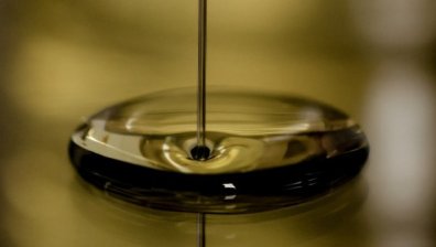 Селяни замеряха с буркани с масло къщата на кандидат-кметица в Дупнишко