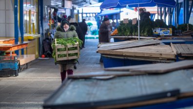 Цените на храните на едро продължават плавно да растат