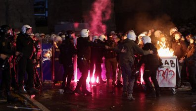 Над 10 000 души излязоха в Истанбул в защита на Екрем Имамоглу (+СНИМКИ)