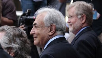 Служителите на МВФ аплодираха Доминик Строс-Кан