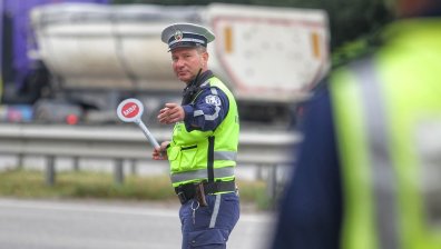 2 г. затвор за шофьор, карал с отнета книжка краден бус, ударил патрулка