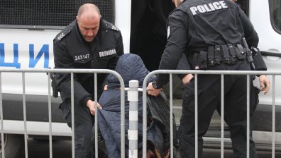 Сводници държали жени за проституция с "лихви" върху заеми, отнели им децата