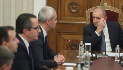 "Възраждане" поиска референдум за еврото от Радев и предоговаряне на членството ни в ЕС