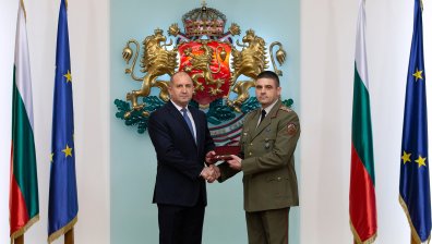 Радев удостои полк. Данаил Баев с висше офицерско звание "бригаден генерал"