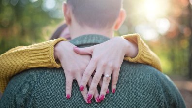 Три зодии копнеят за дълбока връзка