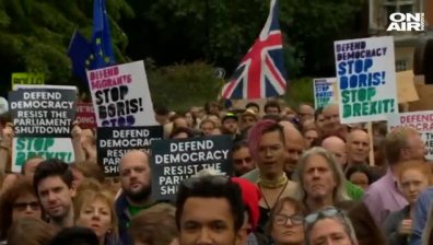 Протести срещу спирането на работата на парламента във Великобритания
