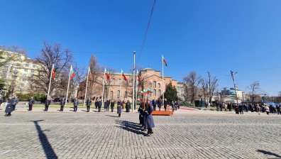 Десетки столичани отдадоха почит към героите за свобода