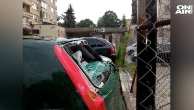 Тежка остава обстановката в Червен бряг. Местните: Градушката беше като бомба