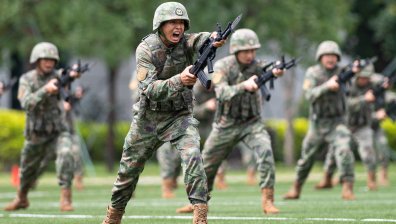 Китай показва готовността на войниците си да завземат Тайван